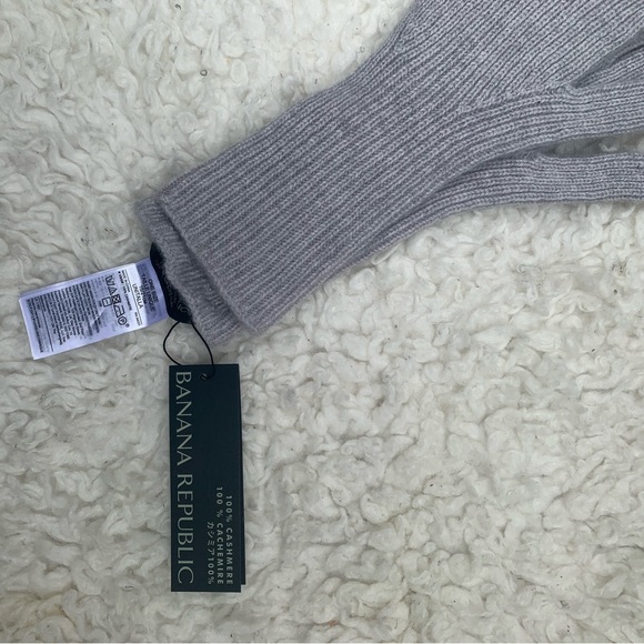 BANANA REPUBLIC CASHMERE HAT, GLOVE AND SOCKS SET - Picture 8 of 8